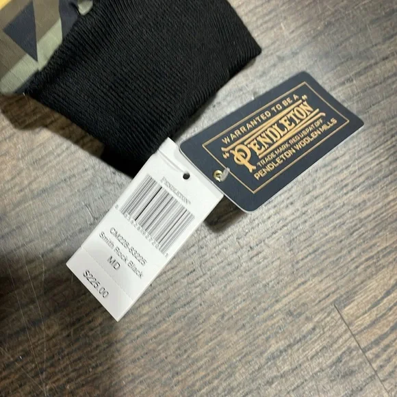 Brand new with tags Pendelton jacket. 2 zipper pockets in front and 1 inside. - Picture 6 of 9